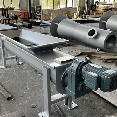 Convoyeur à vis Shaftless horizontal de boue d'acier au carbone mobile