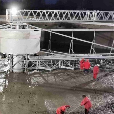 Grattoir de boue à pont roulant de double tuyau utilisé pour l'usine de traitement des eaux résiduaires