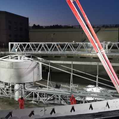 Transmission périphérique de système de grattoir de boue de traitement des eaux usées