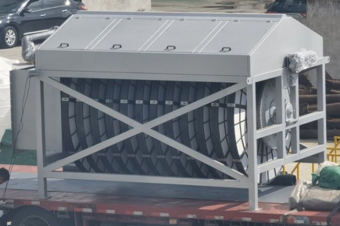 Filtre à disque rotatif pour le traitement des eaux usées