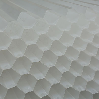 Le nid d'abeilles hexagonal de pp a incliné l'emballage de tuyau pour la sédimentation d'eaux d'égout