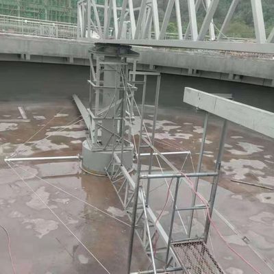 Équipement central de traitement des eaux usées de rendement élevé de grattoir de boue d'entraînement de plein pont