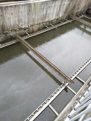 matériel de éraflure non métallique à pont roulant de plat à chaînes de grattoir de boue de 4.5m